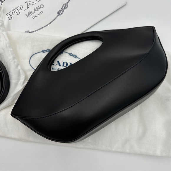 Black Prada Medium Leather Bag - Picture 4 of 17